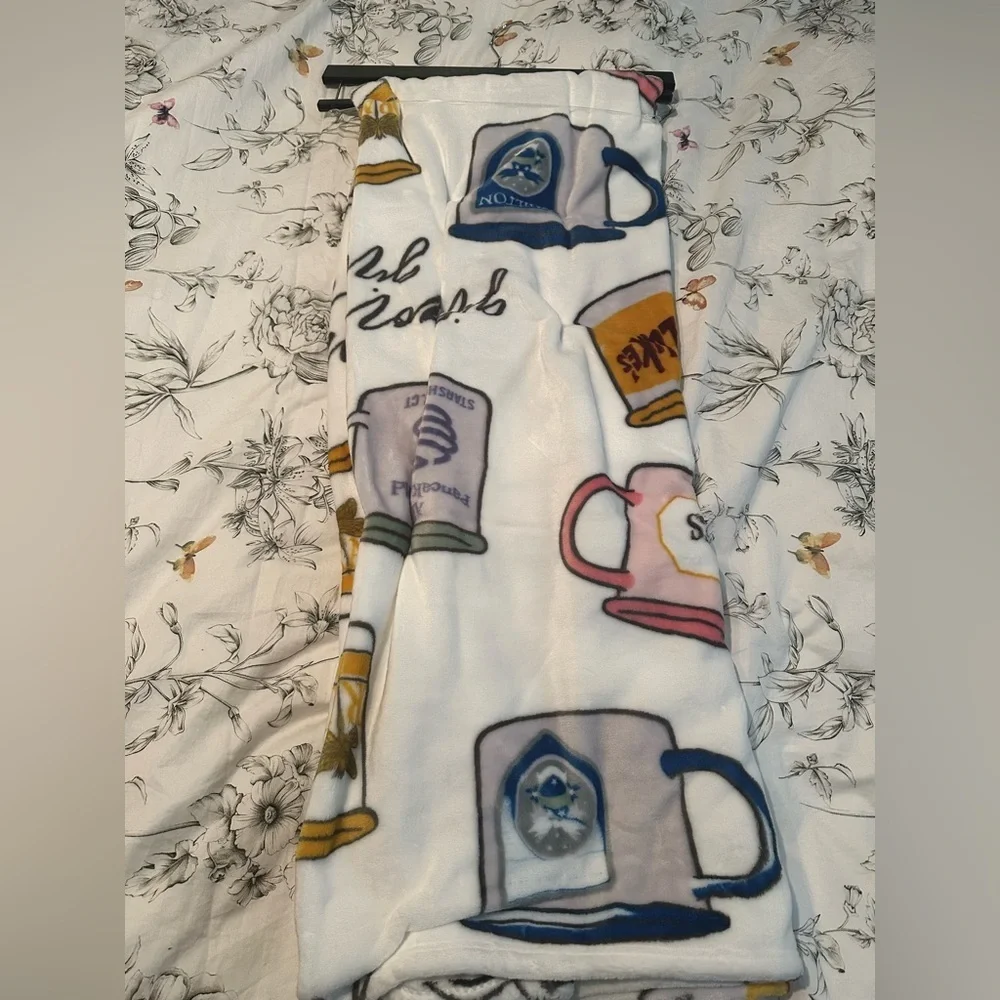 Gilmore Girls- Stars Hollow Printed Throw Blanket - White and Multicolor